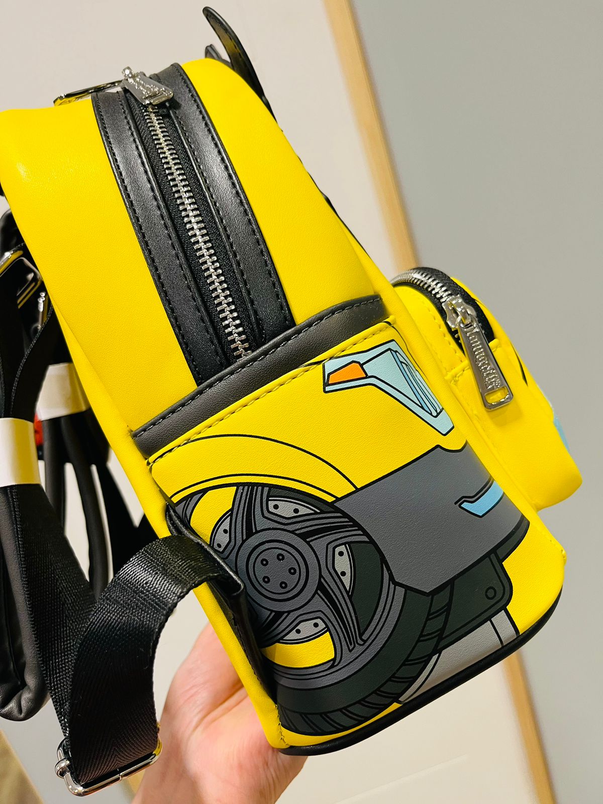 Mochila Loungefly Bumblebee